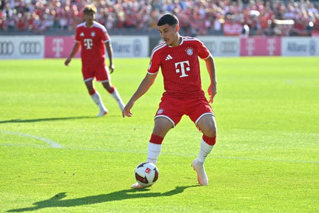 Felipe CHAVEZ (Bayern Muenchen), Aktion,Einzelaktion,Einzelbild, Freisteller,Ganzkoerperaufnahme,ganze Figur. Testspiel FC Rottach Egern - FC Bayern Muenchen Trainingslager in Rottach Egern am 30.07.2026. Fussball 1. Bundesliga,Saison 2026 2027. *** Felipe CHAVEZ Bayern Munich, Action, Individual Action, Single Image, Cutout, Full-Body Shot, Full-Figure Shot, Friendly Match: FC Rottach Egern vs. FC Bayern Munich, Training Camp in Rottach Egern on July 30, 2026, Soccer, Bundesliga 1,2026–2027 season