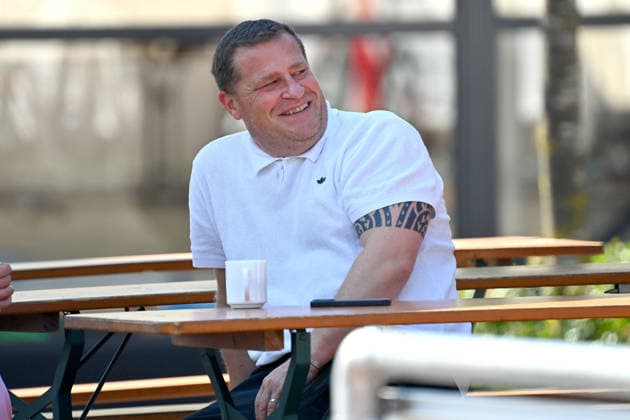 Max EBERL (Sportvorstand FC Bayern Muenchen), lacht,lachen,lachend,optimistisch,gutgelaunt, Einzelbild,angeschnittenes Einzelmotiv,Halbfigur,halbe Figur. Testspiel FC Rottach Egern - FC Bayern Muenchen Trainingslager in Rottach Egern am 30.07.2026. Fussball 1. Bundesliga,Saison 2026 2027. *** Max EBERL, Sports Director of FC Bayern Munich, laughing, laughs, laughing, optimistic, in a good mood, Single image, cropped single subject, half-length portrait, half-figure. Friendly match between FC Rottach Egern and FC Bayern Munich at the training camp in Rottach Egern on July 30, 2026. Soccer, Bundesliga 1, 2026–2027 season