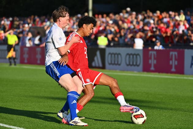 Nathaniel BROWN (Bayern Muenchen), Aktion,Zweikampf. Testspiel FC Rottach Egern - FC Bayern Muenchen Trainingslager in Rottach Egern am 30.07.2026. Fussball 1. Bundesliga,Saison 2026 2027. *** Nathaniel BROWN, Bayern Munich; Action, Tackle; Friendly Match: FC Rottach Egern vs. FC Bayern Munich; Training Camp in Rottach Egern on July 30, 2026; Soccer; Bundesliga 1; 2026–2027 Season