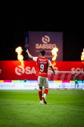 Fran Navarro seen celebrating after scoring a goal during UEFA Conference League qualifying game between teams of SC Braga and FK Zeleznicar Pancevo (Luis Santos Ball Raw Images) Braga Estadio Municipal de Braga Portugal Copyright: xLuisxSantosx luissantos_braga_zeleznicar_2627_90