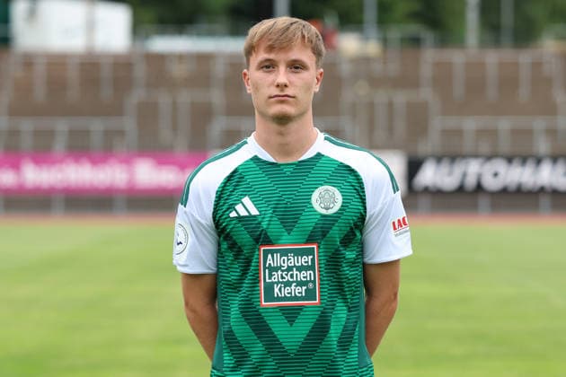 30.07.2026, xrekx, Fussball Regionalliga Suedwest, FC Homburg - Fototermin Saison 2026 27 v.l. Simon Joachims (FC 08 Homburg) (DFL DFB REGULATIONS PROHIBIT ANY USE OF PHOTOGRAPHS as IMAGE SEQUENCES and or QUASI-VIDEO) Homburg *** July 30, 2026, xrekx, Regional League Southwest Soccer, FC Homburg Photo Session, 2026–27 Season; from left: Simon Joachims, FC 08 Homburg. DFL and DFB regulations prohibit any use of photographs as image sequences and or quasi-video. Homburg