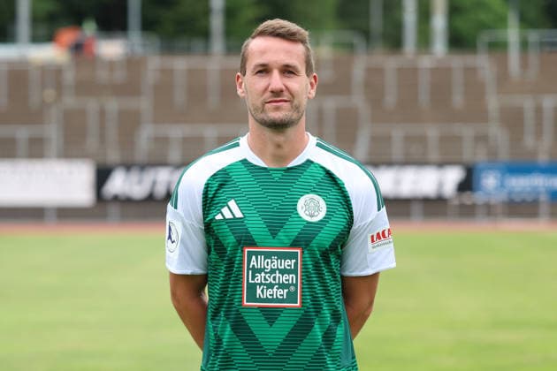 30.07.2026, xrekx, Fussball Regionalliga Suedwest, FC Homburg - Fototermin Saison 2026 27 v.l. Julian Günther-Schmidt (FC 08 Homburg) (DFL DFB REGULATIONS PROHIBIT ANY USE OF PHOTOGRAPHS as IMAGE SEQUENCES and or QUASI-VIDEO) Homburg *** July 30, 2026, xrekx, Regional League Southwest Soccer, FC Homburg Photo Session, 2026–27 Season; from left: Julian Günther Schmidt, FC 08 Homburg. DFL and DFB regulations prohibit any use of photographs as image sequences and or quasi-video. Homburg