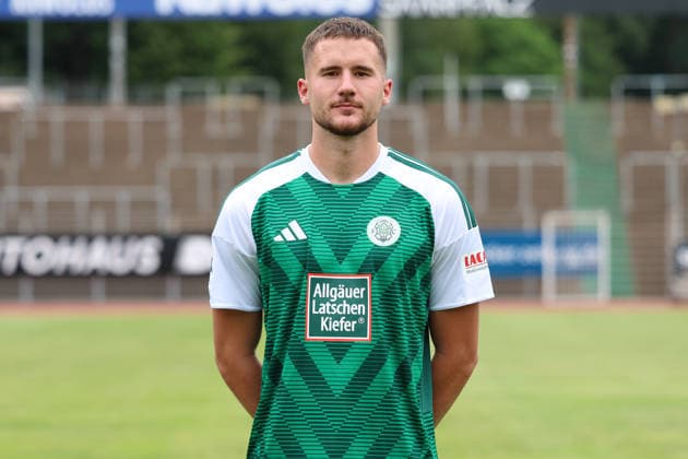 30.07.2026, xrekx, Fussball Regionalliga Suedwest, FC Homburg - Fototermin Saison 2026 27 v.l. Jacob Roden (FC 08 Homburg) (DFL DFB REGULATIONS PROHIBIT ANY USE OF PHOTOGRAPHS as IMAGE SEQUENCES and or QUASI-VIDEO) Homburg *** July 30, 2026, xrekx, Soccer Regional League Southwest, FC Homburg Photo Op for the 2026–27 Season; from left: Jacob Roden, FC 08 Homburg. DFL and DFB regulations prohibit any use of photographs as image sequences and or quasi-video. Homburg