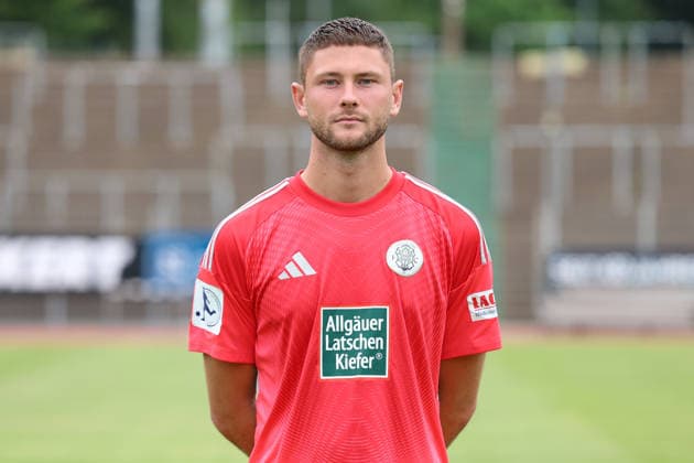 30.07.2026, xrekx, Fussball Regionalliga Suedwest, FC Homburg - Fototermin Saison 2026 27 v.l. Jonas Weyand (FC 08 Homburg) (DFL DFB REGULATIONS PROHIBIT ANY USE OF PHOTOGRAPHS as IMAGE SEQUENCES and or QUASI-VIDEO) Homburg *** July 30, 2026, xrekx, Regional League Southwest Soccer, FC Homburg Photo Session, 2026–27 Season, from left: Jonas Weyand, FC 08 Homburg. DFL and DFB regulations prohibit any use of photographs as image sequences and or quasi-video. Homburg