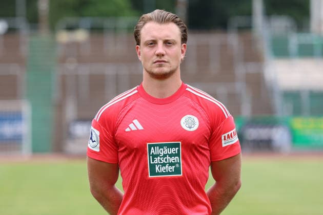 30.07.2026, xrekx, Fussball Regionalliga Suedwest, FC Homburg - Fototermin Saison 2026 27 v.l. Lukas Hoffmann (FC 08 Homburg) (DFL DFB REGULATIONS PROHIBIT ANY USE OF PHOTOGRAPHS as IMAGE SEQUENCES and or QUASI-VIDEO) Homburg *** July 30, 2026, xrekx, Soccer Regional League Southwest, FC Homburg Photo Op for the 2026–27 Season; from left: Lukas Hoffmann, FC 08 Homburg. DFL and DFB regulations prohibit any use of photographs as image sequences and or quasi-video. Homburg