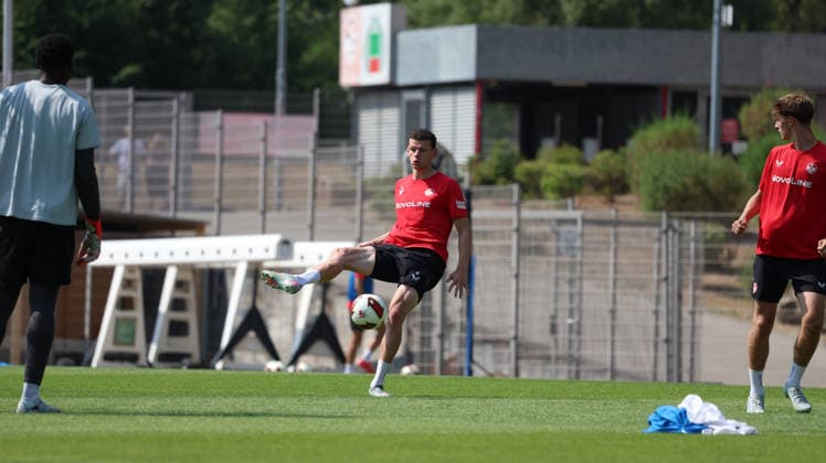 30.07.2026, xrekx, Fussball 2.Bundesliga, 1.FC Kaiserslautern - Training v.l. Erencan YardÄ±mc (1.FC Kaiserslautern) (DFL DFB REGULATIONS PROHIBIT ANY USE OF PHOTOGRAPHS as IMAGE SEQUENCES and or QUASI-VIDEO) Kaiserslautern *** July 30, 2026, xrekx, Soccer 2. Bundesliga, 1 FC Kaiserslautern Training by Erencan Yardimci 1 FC Kaiserslautern DFL DFB REGULATIONS PROHIBIT ANY USE OF PHOTOGRAPHS AS IMAGE SEQUENCES AND OR QUASI-VIDEO Kaiserslautern