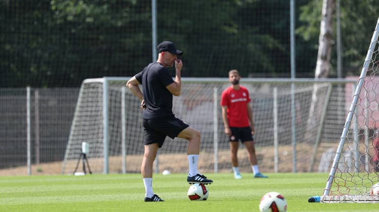 30.07.2026, xrekx, Fussball 2.Bundesliga, 1.FC Kaiserslautern - Training v.l. Torsten Lieberknecht Trainer (1.FC Kaiserslautern) (DFL DFB REGULATIONS PROHIBIT ANY USE OF PHOTOGRAPHS as IMAGE SEQUENCES and or QUASI-VIDEO) Kaiserslautern *** July 30, 2026, xrekx, Soccer 2. Bundesliga, 1 FC Kaiserslautern Training: Torsten Lieberknecht, Coach of 1 FC Kaiserslautern. DFL and DFB regulations prohibit any use of photographs as image sequences and or quasi-video. Kaiserslautern