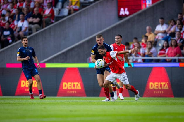 Kristian Sekularac and Joao Moutinho seen during UEFA Conference League qualifying game between teams of SC Braga and FK Zeleznicar Pancevo (Luis Santos Ball Raw Images) Braga Estadio Municipal de Braga Portugal Copyright: xLuisxSantosx luissantos_braga_zeleznicar_2627_54