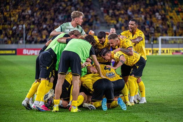 STADION MIEJSKI KATOWICE UL NOWA BUKOWA 1A KATOWICE 30.07.2026 PILKA NOZNA LIGA KONFERENCJI KWALIFIKACJE SEZON 2026 2027 FOOTBALL KONFERENCE LEAGUE SEASON 2026 2027 GKS KATOWICE VS MSK ZILINA CIESZYNKA DRUZYNY GKS KATOWICE SZALENSTWO KUPKA PO GOLU FOT.Kamil Wolny NEWSPIX.PL --- newspix.pl POLAND OUT! 