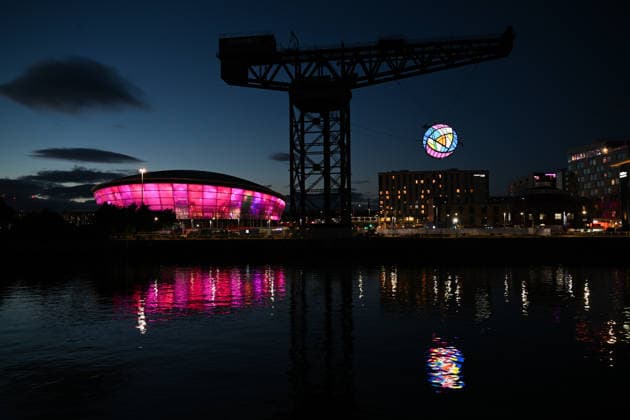 COM26 COLOUR, The Glasgow Rose is seen hanging from the Finnieston Crane with the backdrop of the OVO Hydro and SEC Armadillo venues of the Glasgow 2026 Commonwealth Games in Glasgow, Scotland, Thursday, July 30, 2026. ( NO ARCHIVING, EDITORIAL USE ONLY GLASGOW UNITED KINGDOM  Copyright: xLUKASxCOCHx 20260731158538241741