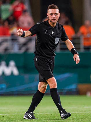 BUDAPEST, HUNGARY - JULY 30: Referee Viktor Kopiievskyi gestures during the UEFA Europa League 2026 27 Second Qualifying Round Second Leg match between Ferencvaros and FC Twente at Groupama Arena on July 30, 2026 in Budapest, Hungary.  Copyright: xMTB-Photo MB-Mediax