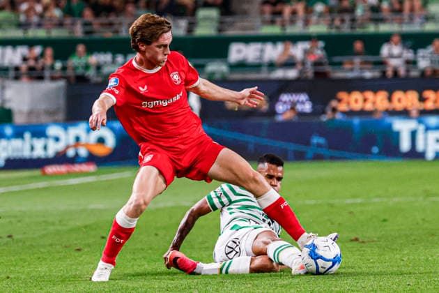 BUDAPEST, HUNGARY - JULY 30: Daan Rots of FC Twente battles for possession with Cadu of Ferencvaros during the UEFA Europa League 2026 27 Second Qualifying Round Second Leg match between Ferencvaros and FC Twente at Groupama Arena on July 30, 2026 in Budapest, Hungary.  Copyright: xMTB-Photo MB-Mediax