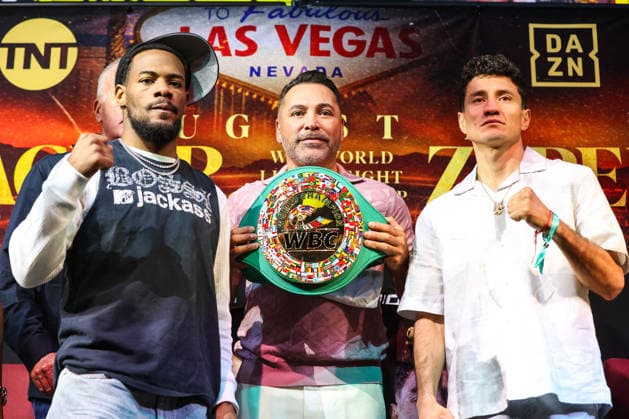 July 30, 2026: Golden Boy Promotions CEO Oscar De La Hoya hold the WBC belt as Lamont Roach Jr. and William Zepeda pose on stage during the press conference, PK, Pressekonferenz for the Roach Jr. vs Zepeda event at the Skybox Lounge inside the Virgin Hotels on July 30, 2026 in Las Vegas, NV. CSM. Boxing 2026: Roach Jr. Vs Zepeda JUL 30  - ZUMAc04_ 20260730_zma_c04_097 Copyright: xChristopherxTrimx