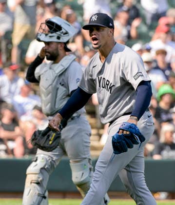 New York Yankees pitcher Fernando Cruz (63) the end of the tenth inning against the Chicago White Sox at Rate Field in Chicago, IL on Thursday, July 30, 2026. The White Sox defeated the Yankees 2-1.  CHI20260730137 MARKxBLACK