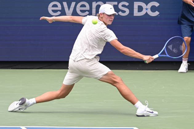 July 30, 2026, Washington, D.C, U.S: CRUZ HEWITT hits a backhand during his match against Alex de Minaur at the Rock Creek Tennis Center. Tennis 2026 - Mubadala Open  - ZUMAg196 20260730_zap_g196_018 Copyright: xKylexGustafsonx