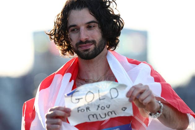 July 30, 2026, Glasgow, Scotland, Great Britain: ZACHARY SHAW of England celebrates winning the Athletics Men s 100m T12 Final of the Commonwealth Games Glasgow 2026 at the Scotstoun Stadium in Glasgow, Scotland and got a message for his mother. Commowealth Games 2026: Athletics  - ZUMAc179 20260730_zep_c179_111 Copyright: xMickaelxChavetx
