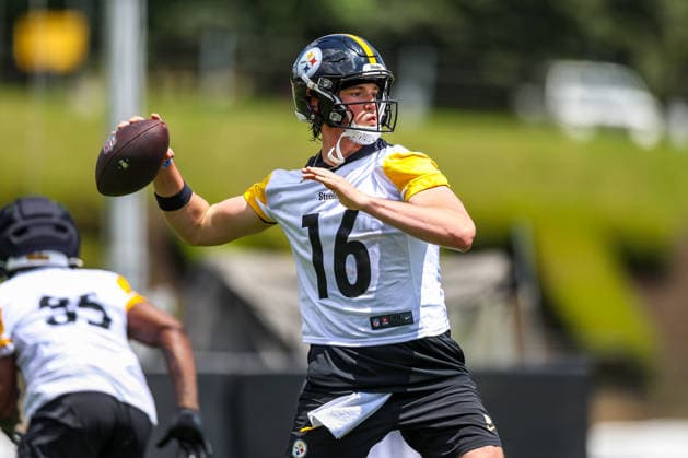 July 30, 2026, Latrobe, Pennsylvania, USA: Pittsburgh Steelers quarterback DREW ALLAR (16) throws a pass during the Pittsburgh Steelers Training Camp in Latrobe, Pennsylvania. NFL, American Football Herren, USA 2026: Pittsburgh Steelers Training Camp  - ZUMAg257 20260730_zsp_g257_073 Copyright: xBrentxGudenschwagerx