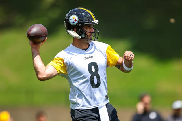 July 30, 2026, Latrobe, Pennsylvania, USA: Pittsburgh Steelers quarterback AARON RODGERS (8) throws a pass during the Pittsburgh Steelers Training Camp in Latrobe, Pennsylvania. NFL, American Football Herren, USA 2026: Pittsburgh Steelers Training Camp  - ZUMAg257 20260730_zsp_g257_088 Copyright: xBrentxGudenschwagerx