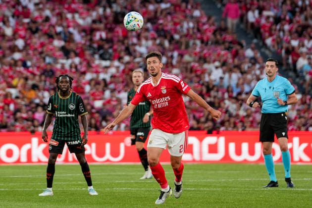 Fussball, UEFA Europa League Qualifikation: SL Benfica vs. FC St. Gallen 1879, Donnerstag, 30.07.2026 (Estadio da Luz, Lissabon, Portugal); ClÃ ment Lenglet, Clement Lenglet (2, SL Benfica) *** Soccer, UEFA Europa League Qualifying: SL Benfica vs. FC St. Gallen 1879, Thursday, July 30, 2026, Estadio da Luz, Lisbon, Portugal, Clément Lenglet, Clément Lenglet 2, SL Benfica Copyright: xValentinxDomgjonix