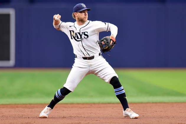 July 30, 2026, St. Petersburg, Florida, USA: Tampa Bay Rays shortstop Taylor Walls (6) fields a ball off the bat of Texas Rangers center fielder Cam Cauley (27) and throws him out at first base during an MLB, Baseball Herren, USA game on July 30, 2026 at Tropicana Field. The Rays beat the Rangers 3-2 and won the series. St. Petersburg USA - ZUMAh180 20260730_zsp_h180_003 Copyright: xKimxHukarix