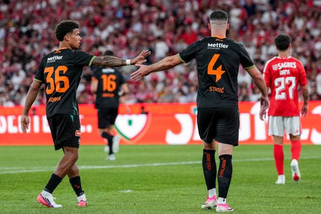 Fussball, UEFA Europa League Qualifikation: SL Benfica vs. FC St. Gallen 1879, Donnerstag, 30.07.2026 (Estadio da Luz, Lissabon, Portugal); Chima Okoroji (36, FC St. Gallen), Jozo StaniÄ‡, Jozo Stanic (4, FC St. Gallen) *** Soccer, UEFA Europa League Qualifying: SL Benfica vs. FC St. Gallen 1879, Thursday, July 30, 2026, Estadio da Luz, Lisbon, Portugal; Chima Okoroji (36), FC St. Gallen, Jozo Stanic, Jozo Stanic 4, FC St. Gallen Copyright: xValentinxDomgjonix