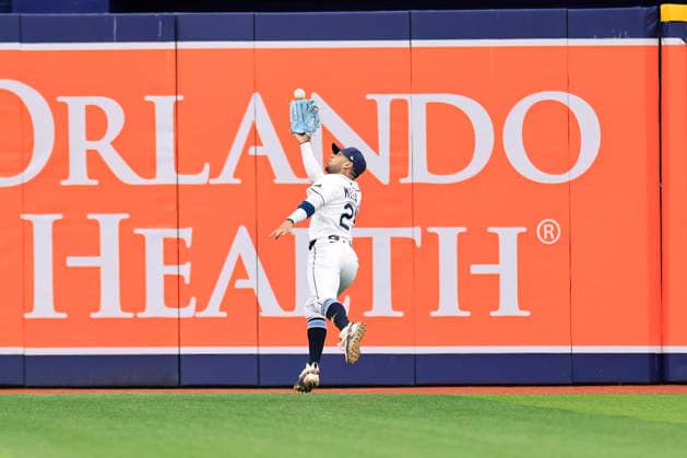 July 30, 2026, St. Petersburg, Florida, USA: Tampa Bay Rays right fielder Victor Mesa Jr. (25) catches a fly ball off during an MLB, Baseball Herren, USA game against the Texas Rangers on July 30, 2026 at Tropicana Field. The Rays beat the Rangers 3-2 and won the series. St. Petersburg USA - ZUMAh180 20260730_zsp_h180_006 Copyright: xKimxHukarix
