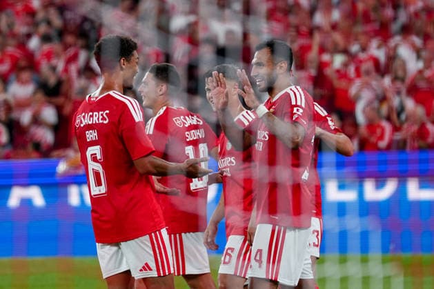 Fussball, UEFA Europa League Qualifikation: SL Benfica vs. FC St. Gallen 1879, Donnerstag, 30.07.2026 (Estadio da Luz, Lissabon, Portugal); Torjubel nach dem Tor von Evangelos Pavlidis (14, SL Benfica), Alexander Bah (6, SL Benfica) *** Soccer, UEFA Europa League Qualifying: SL Benfica vs. FC St. Gallen 1879, Thursday, July 30, 2026, Estadio da Luz, Lisbon, Portugal. Celebration after the goal by Evangelos Pavlidis (14), SL Benfica; Alexander Bah (6), SL Benfica Copyright: xValentinxDomgjonix