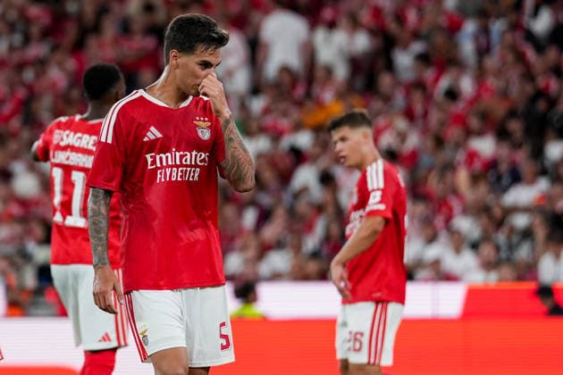 Fussball, UEFA Europa League Qualifikation: SL Benfica vs. FC St. Gallen 1879, Donnerstag, 30.07.2026 (Estadio da Luz, Lissabon, Portugal); Enzo Barrenechea (5, SL Benfica) *** Soccer, UEFA Europa League Qualifying: SL Benfica vs. FC St. Gallen 1879, Thursday, July 30, 2026, Estadio da Luz, Lisbon, Portugal; Enzo Barrenechea 5, SL Benfica Copyright: xValentinxDomgjonix
