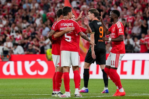 Fussball, UEFA Europa League Qualifikation: SL Benfica vs. FC St. Gallen 1879, Donnerstag, 30.07.2026 (Estadio da Luz, Lissabon, Portugal); ClÃ ment Lenglet, Clement Lenglet (2, SL Benfica), Enzo Barrenechea (5, SL Benfica), Heorhiy Sudakov (10, SL Benfica), Dodi LukÃ bakio, Dodi Lukebakio (11, SL Benfica), Jubel, Tor SL Benfica, Torjubel *** Soccer, UEFA Europa League Qualifying: SL Benfica vs. FC St. Gallen 1879, Thursday, July 30, 2026, Estadio da Luz, Lisbon, Portugal, Clément Lenglet, Clement Lenglet 2, SL Benfica, Enzo Barrenechea 5, SL Benfica, Heorhiy Sudakov 10, SL Benfica, Dodi Lukebakio, Dodi Lukebakio 11, SL Benfica, Celebration, SL Benfica Goal, Goal Celebration Copyright: xValentinxDomgjonix