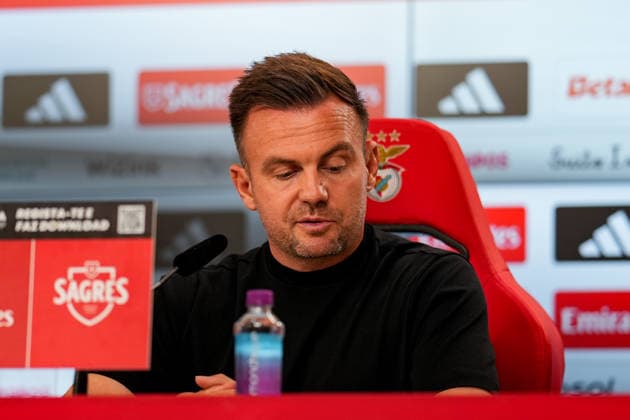 Fussball, UEFA Europa League Qualifikation: SL Benfica vs. FC St. Gallen 1879, Donnerstag, 30.07.2026 (Estadio da Luz, Lissabon, Portugal); Enrico Maassen (Trainer, FC St. Gallen) *** Soccer, UEFA Europa League Qualifying: SL Benfica vs. FC St. Gallen 1879, Thursday, July 30, 2026, Estadio da Luz, Lisbon, Portugal; Enrico Maassen, Head Coach, FC St. Gallen Copyright: xValentinxDomgjonix
