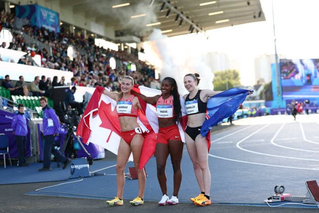 July 30, 2026, Glasgow, Scotland, Great Britain: SHERIAUNA HAASE of Canada, CHLOE DUNBAR of Canada and ANNA GRIMALDI of New Zealand celebrate their first, second and third position in the Athletics Women s 100m T47 Final of the Commonwealth Games Glasgow 2026 at the Scotstoun Stadium in Glasgow, Scotland. Commowealth Games 2026: Athletics  - ZUMAc179 20260730_zep_c179_131 Copyright: xMickaelxChavetx