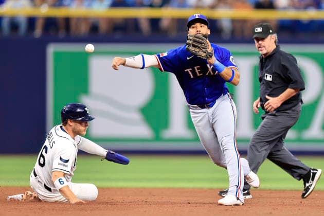 July 30, 2026, St. Petersburg, Florida, USA: Texas Rangers shortstop Ezequiel Duran (20) turns a double play getting the out on Tampa Bay Rays shortstop Taylor Walls (6) at second base during an MLB, Baseball Herren, USA game on July 30, 2026 at Tropicana Field. The Rays beat the Rangers 3-2 and won the series. MLB 2026: Tampa Bay Rays 3 : 2 Texas Rangers  - ZUMAh180 20260730_zsp_h180_028 Copyright: xKimxHukarix