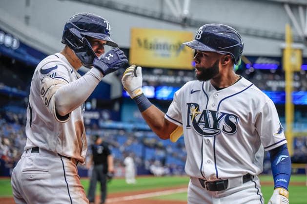 July 30, 2026, St. Petersburg, Florida, USA: Tampa Bay Rays right fielder Victor Mesa Jr. (25) congratulates center fielder Cedric Mullins (31) after he homered to left field during an MLB, Baseball Herren, USA game against the Texas Rangers on July 30, 2026 at Tropicana Field. The Rays beat the Rangers 3-2 and won the series. St. Petersburg USA - ZUMAh180 20260730_zsp_h180_080 Copyright: xKimxHukarix