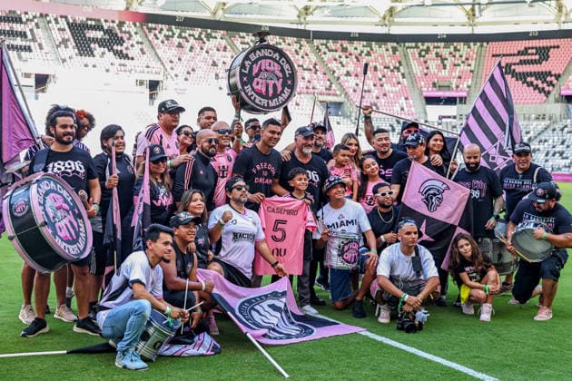 Sport Bilder des Tages July 30, 2026, Miami, Florida, USA: Brazilian midfielder Casemiro is seen with Inter Miami supporters as he is introduced as Inter Miami s new signing during a welcome and media event at NU Stadium in Miami, Florida, Miami USA - ZUMAa257 20260730_zsp_a257_008 Copyright: xChrisxArjoonx