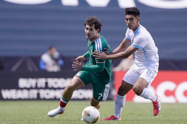 CONCACAF U-20 Championship - Mexico vs Guatemala Luis Angel Gomez (L) of Mexico vies for the ball with Omar Bolanos of Guatemala during the CONCACAF U-20 Championship match between Mexico and Guatemala in Puebla, Mexico, 30 July 2026. PUEBLA Mexico  Copyright: xHILDAxRIOSx