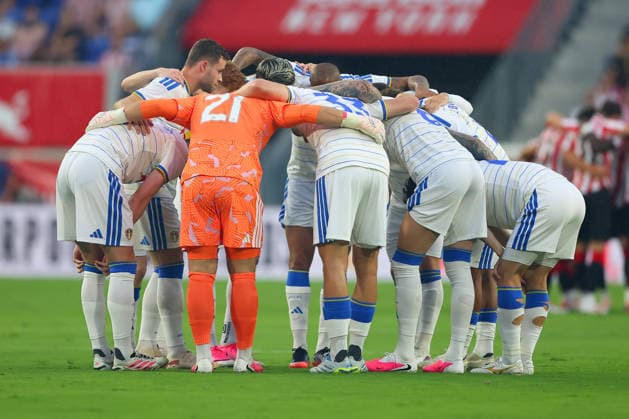 HARRISON, NJ - JULY 30: Leeds United FC Starting XI huddle prior to the game against Sunderland AFC on July 30, 2026 at Sports Illustrated Stadium in Harrison, New Jersey. (Photo by Rich Graessle Icon Sportswire) SOCCER: JUL 30 Leeds United v Sunderland AFC EDITORIAL USE ONLY Icon260723029580