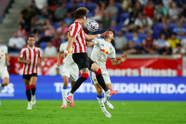 HARRISON, NJ - JULY 30: Leo Hjeide 33 of Sunderland AFC heads the ball during the game against Leeds United FCC on July 30, 2026 at Sports Illustrated Stadium in Harrison, New Jersey. (Photo by Rich Graessle Icon Sportswire) SOCCER: JUL 30 Leeds United v Sunderland AFC EDITORIAL USE ONLY Icon260723029592