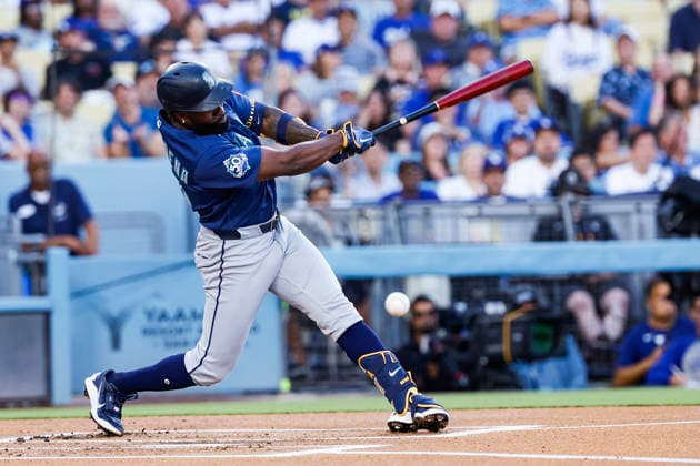 MLB, Baseball Herren, USA - Los Angeles Dodgers vs Seattle Mariners Mariners left fielder Randy Arozarena swings at a pitch during the MLB game between the Los Angeles Dodgers and Seattle Mariners at Uniqlo Field in Dodgers Stadium in Los Angeles, California, USA, 30 July 2026. LOS ANGELES CALIFORNIA UNITED STATES  Copyright: xCHRISxTORRESx