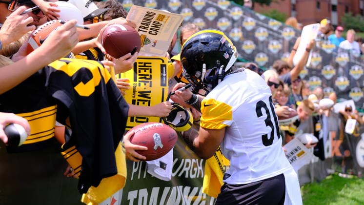 NFL, American Football Herren, USA 2026: Steelers Training Camp JULY 30 July 30, 2026: Jaylen Warren 30 during the Pittsburgh Steelers training camp in Latrobe, PA Jason Pohuski CSM(Credit Image: Â Jason Pohuski Cal Media) Latrobe Pa USA EDITORIAL USE ONLY Copyright: xx ZUMA-20260730_faf_cp5_093.jpg JasonxPohuskix csmphotothree507303