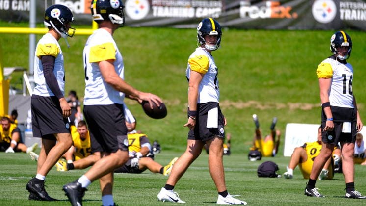 NFL, American Football Herren, USA 2026: Steelers Training Camp JULY 30 July 30, 2026: Drew Allar 16 during the Pittsburgh Steelers training camp in Latrobe, PA Jason Pohuski CSM(Credit Image: Â Jason Pohuski Cal Media) Latrobe Pa USA EDITORIAL USE ONLY Copyright: xx ZUMA-20260730_faf_cp5_176.jpg JasonxPohuskix csmphotothree507313