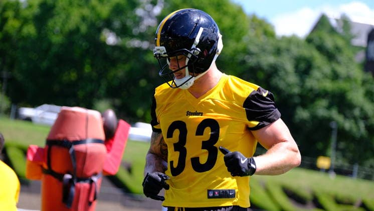 NFL, American Football Herren, USA 2026: Steelers Training Camp JULY 30 July 30, 2026: Jack Sawyer 33 during the Pittsburgh Steelers training camp in Latrobe, PA Jason Pohuski CSM(Credit Image: Â Jason Pohuski Cal Media) Latrobe Pa USA EDITORIAL USE ONLY Copyright: xx ZUMA-20260730_faf_cp5_065.jpg JasonxPohuskix csmphotothree507290