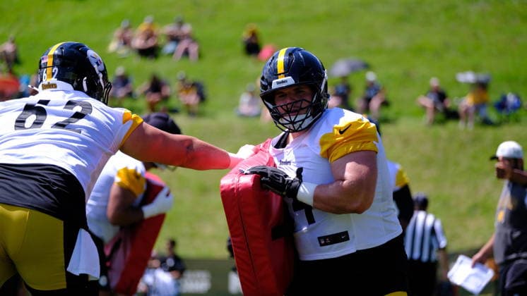 NFL, American Football Herren, USA 2026: Steelers Training Camp JULY 30 July 30, 2026: Zach Frazier 54 during the Pittsburgh Steelers training camp in Latrobe, PA Jason Pohuski CSM(Credit Image: Â Jason Pohuski Cal Media) Latrobe Pa USA EDITORIAL USE ONLY Copyright: xx ZUMA-20260730_faf_cp5_034.jpg JasonxPohuskix csmphotothree507256
