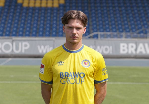 Sidney Raebiger (Eintracht Braunschweig) ; Eintracht Braunschweig; 2.BL, Portraettermin 2026 2027 *** Sidney Raebiger, Eintracht Braunschweig, Eintracht Braunschweig 2 (2nd Bundesliga), Photo Shoot 2026–2027