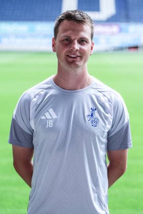 Fussball, 3.Liga Saison 2026 2027 Team- und Porträtfototermin MSV Duisburg 30.07.2026, schauinsland-reisen-arena Justus Böving (Videoanalyst, MSV Duisburg) Duisburg schauinsland-reisen-arena Nordrhein-Westfalen Deutschland *** Sports, Soccer, 3rd Division 2026–2027 Season: MSV Duisburg Team and Portrait Photo Session, July 30, 2026, Schauinsland Reisen Arena, Justus Böving, Video Analyst, MSV Duisburg, Duisburg, Schauinsland Reisen Arena, North Rhine-Westphalia, Germany