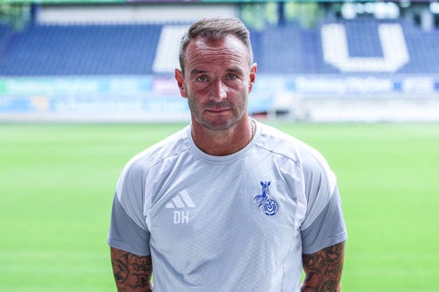Fussball, 3.Liga Saison 2026 2027 Team- und Porträtfototermin MSV Duisburg 30.07.2026, schauinsland-reisen-arena Dietmar Hirsch (Cheftrainer, MSV Duisburg) Duisburg schauinsland-reisen-arena Nordrhein-Westfalen Deutschland *** Sports, Soccer, 3rd Division 2026–2027 Season: MSV Duisburg Team and Portrait Photo Session, July 30, 2026, Schauinsland Reisen Arena, Dietmar Hirsch, Head Coach, MSV Duisburg, Duisburg, Schauinsland Reisen Arena, North Rhine-Westphalia, Germany