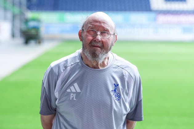 Fussball, 3.Liga Saison 2026 2027 Team- und Porträtfototermin MSV Duisburg 30.07.2026, schauinsland-reisen-arena Peter Lindner (Zeugwart, MSV Duisburg) Duisburg schauinsland-reisen-arena Nordrhein-Westfalen Deutschland *** Sports, Soccer, 3rd Division 2026–2027 Season: MSV Duisburg Team and Portrait Photo Session, July 30, 2026, Schauinsland Reisen Arena, Peter Lindner, Equipment Manager, MSV Duisburg, Duisburg, Schauinsland Reisen Arena, North Rhine-Westphalia, Germany