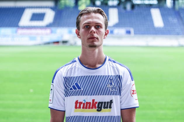 Fussball, 3.Liga Saison 2026 2027 Team- und Porträtfototermin MSV Duisburg 30.07.2026, schauinsland-reisen-arena Jakob Bookjans (MSV Duisburg, 7) Duisburg schauinsland-reisen-arena Nordrhein-Westfalen Deutschland *** Sports, Soccer, 3rd Division 2026–2027 Season: MSV Duisburg Team and Portrait Photo Session, July 30, 2026, Schauinsland Reisen Arena, Jakob Bookjans, MSV Duisburg, 7 Duisburg, Schauinsland Reisen Arena, North Rhine-Westphalia, Germany