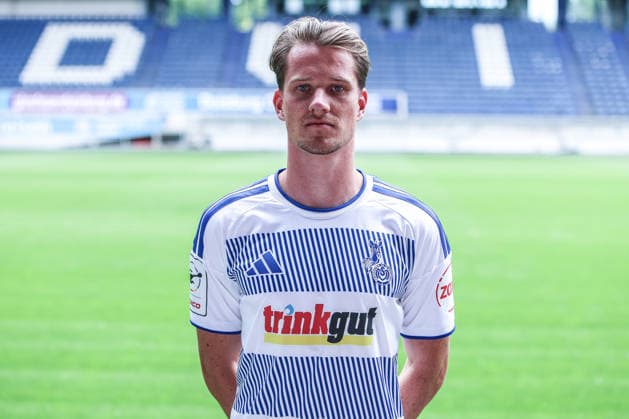 Fussball, 3.Liga Saison 2026 2027 Team- und Porträtfototermin MSV Duisburg 30.07.2026, schauinsland-reisen-arena Christian Viet (MSV Duisburg, 10) Duisburg schauinsland-reisen-arena Nordrhein-Westfalen Deutschland *** Sports, Soccer, 3rd Division 2026–2027 Season: MSV Duisburg Team and Portrait Photo Session, July 30, 2026, Schauinsland Reisen Arena, Christian Viet, MSV Duisburg, 10 Duisburg, Schauinsland Reisen Arena, North Rhine-Westphalia, Germany
