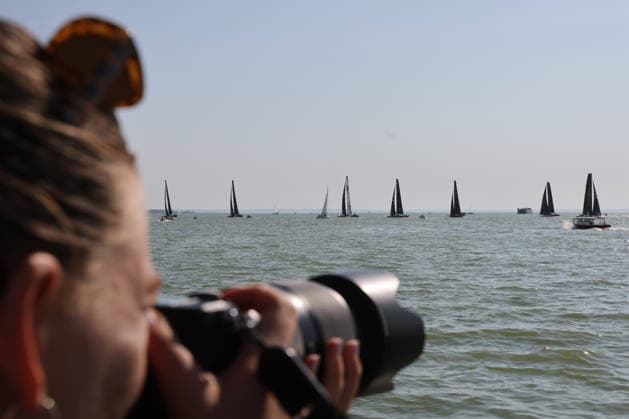(260731) -- BALATONFURED, July 31, 2026 -- A spectator takes photos of the participants competing during the 58th Blue Ribbon Regatta race around Lake Balaton near Balatonfured, Hungary, on July 30, 2026. (Photo by Xinhua) (SP)HUNGARY-BALATONFURED-SAILING-BLUE RIBBON REGATTA AttilaxVolgyi 