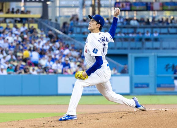 July 30, 2026, Los Angeles, California, USA: Los Angeles Dodgers Roki Sasaki during the first inning of the regular season MLB, Baseball Herren, USA game against the Seattle Mariners on Thursday July 30, 2026 at Dodger Stadium in Los Angeles, California. Roki Sasaki switched to a noticeably larger glove to help hide his grip and stop tipping his pitches to opposing hitters. USA News - July 30, 2026  - ZUMAa60_ 0863075508st Copyright: xArmandoxArorizox